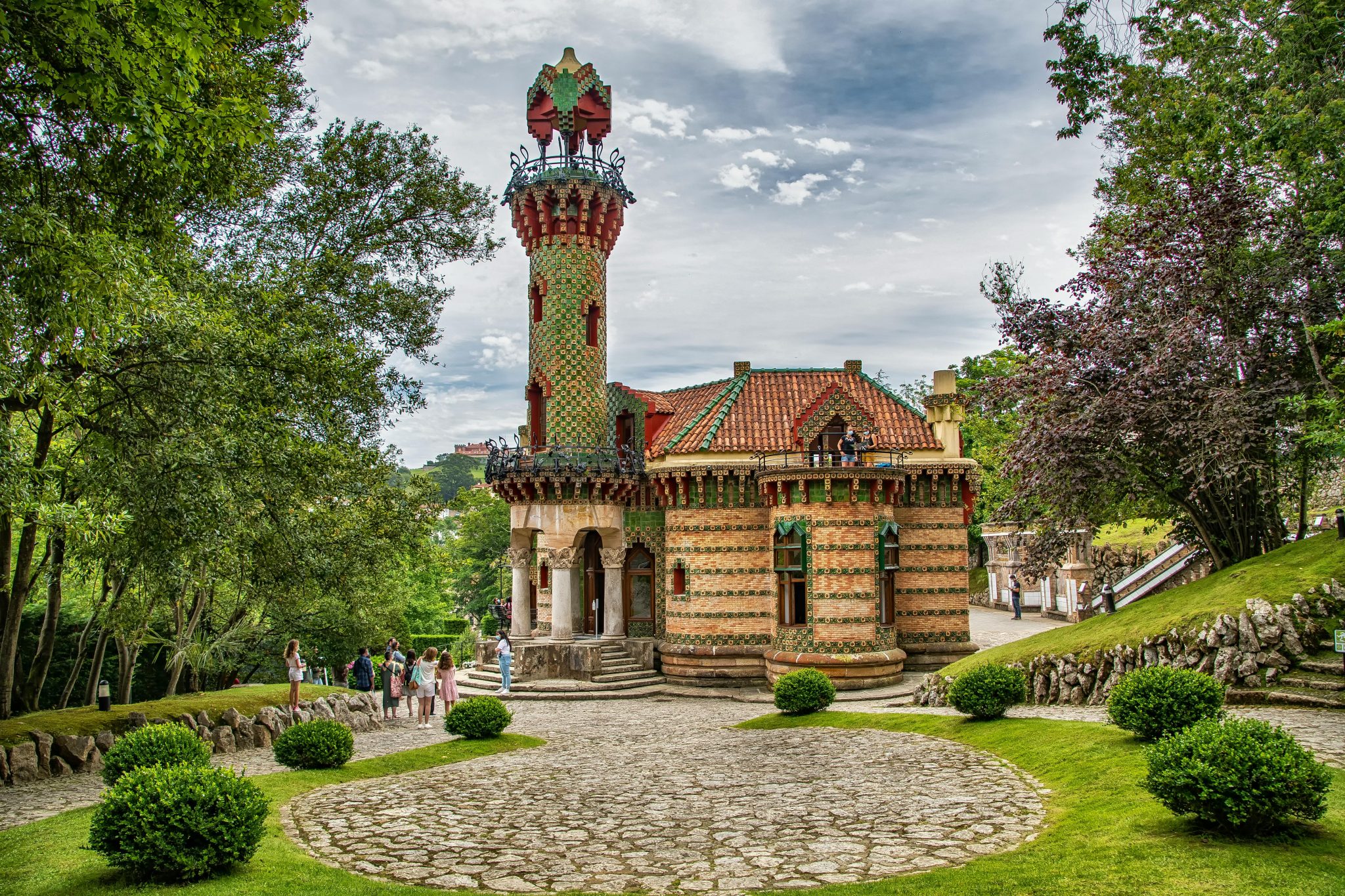 el capricho de gaudi en comillas cantabria