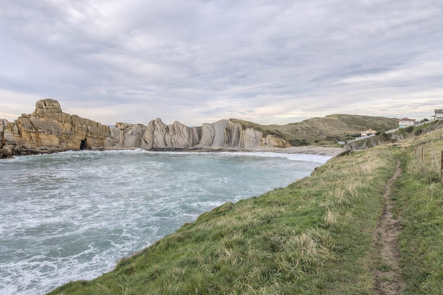 Ruta de senderismo por los acantilados de la Costa Quebrada